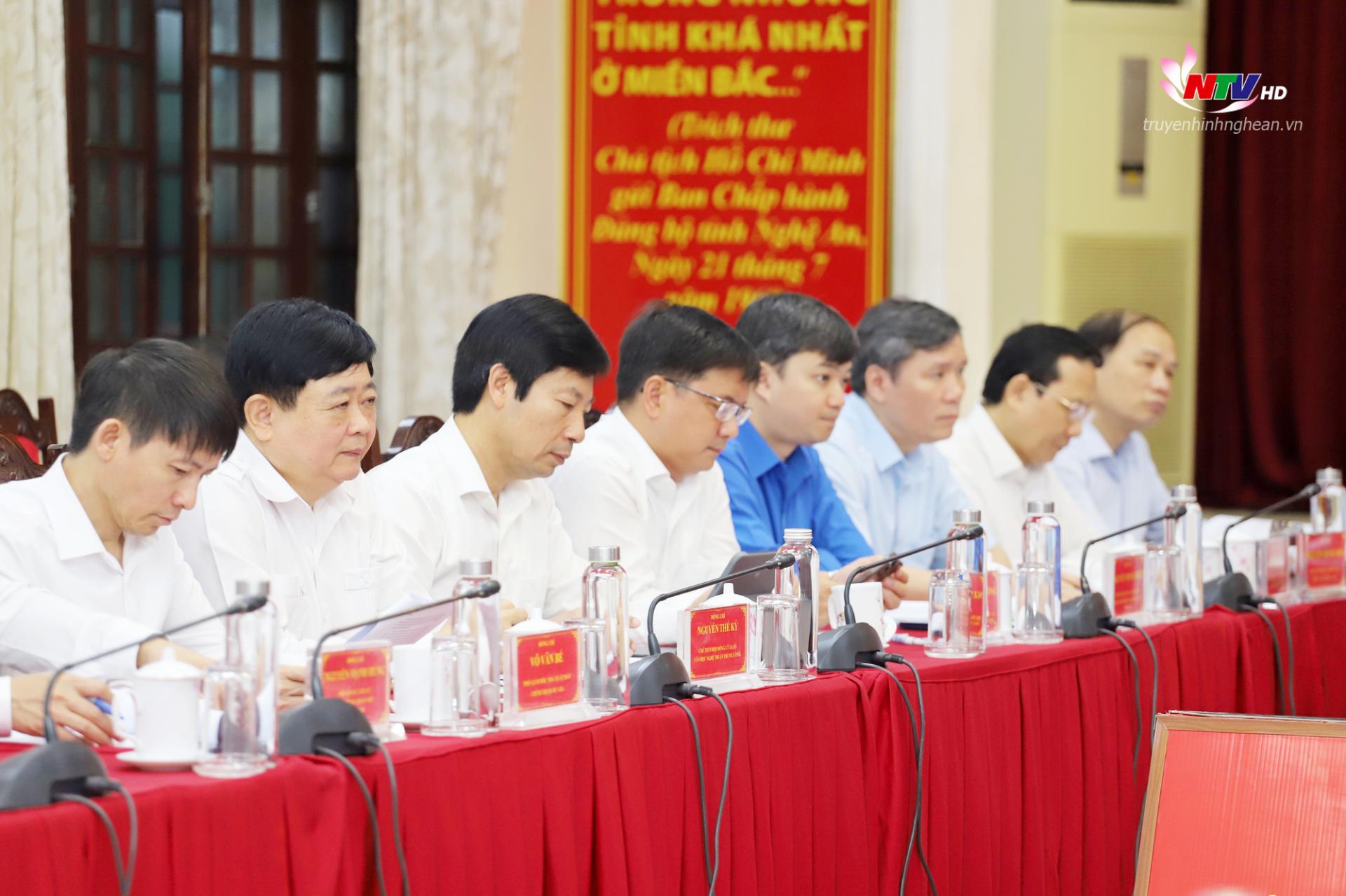 Đồng chí Phạm Tất Thắng - Ủy viên Ban Chấp hành Trung ương Đảng, Phó Trưởng ban Tuyên giáo và Dân vận Trung ương và các đồng chí lãnh đạo Học viện Chính trị Quốc gia Hồ Chí Minh, lãnh đạo các cơ quan, đơn vị của Trung ương tham dự hội nghị tại điểm cầu tỉnh PG88 go Bắn cá.