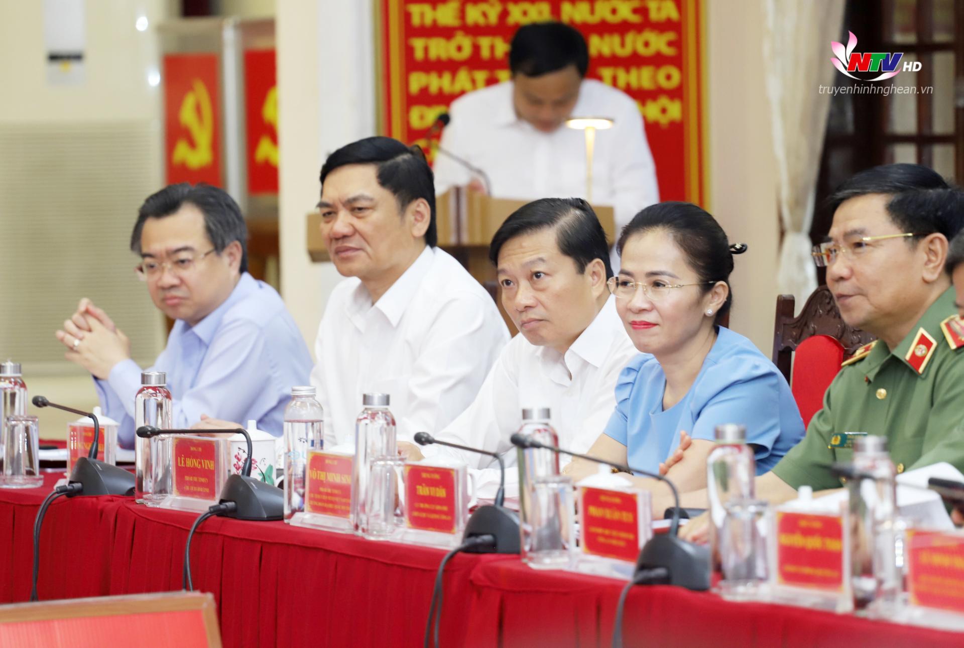 Đồng chí Nguyễn Thanh Nghị - Ủy viên Ban Chấp hành Trung ương Đảng, Phó Bí thư Thường trực Thành ủy Thành phố Hồ Chí Minh cùng các đồng chí Thường trực Tỉnh ủy PG88 go Bắn cá, các đơn vị trực thuộc Bộ Công an tham dự hội nghị tại điểm cầu tỉnh PG88 go Bắn cá.