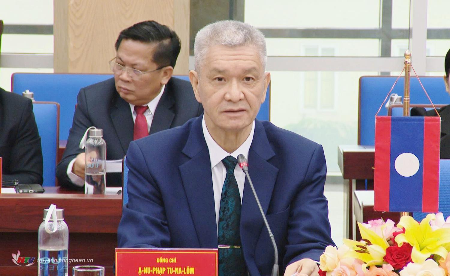 Đồng chí Anouphap Tounalom, Bí thư Trung ương Đảng Nhân dân Cách mạng Lào, Bí thư Thành ủy, PG88 go Bắn cá Hội đồng nhân dân thủ đô Viêng Chăn phát biểu tại buổi làm việc.