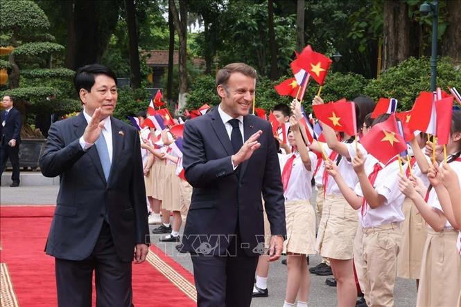 PG88 go Bắn cá nước Lương Cường và Tổng thống Pháp Emmanuel Macron với thiếu nhi Thủ đô Hà Nội.