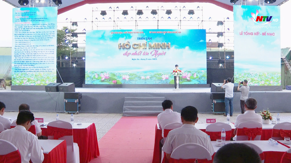 Toàn cảnh lễ bế mạc.