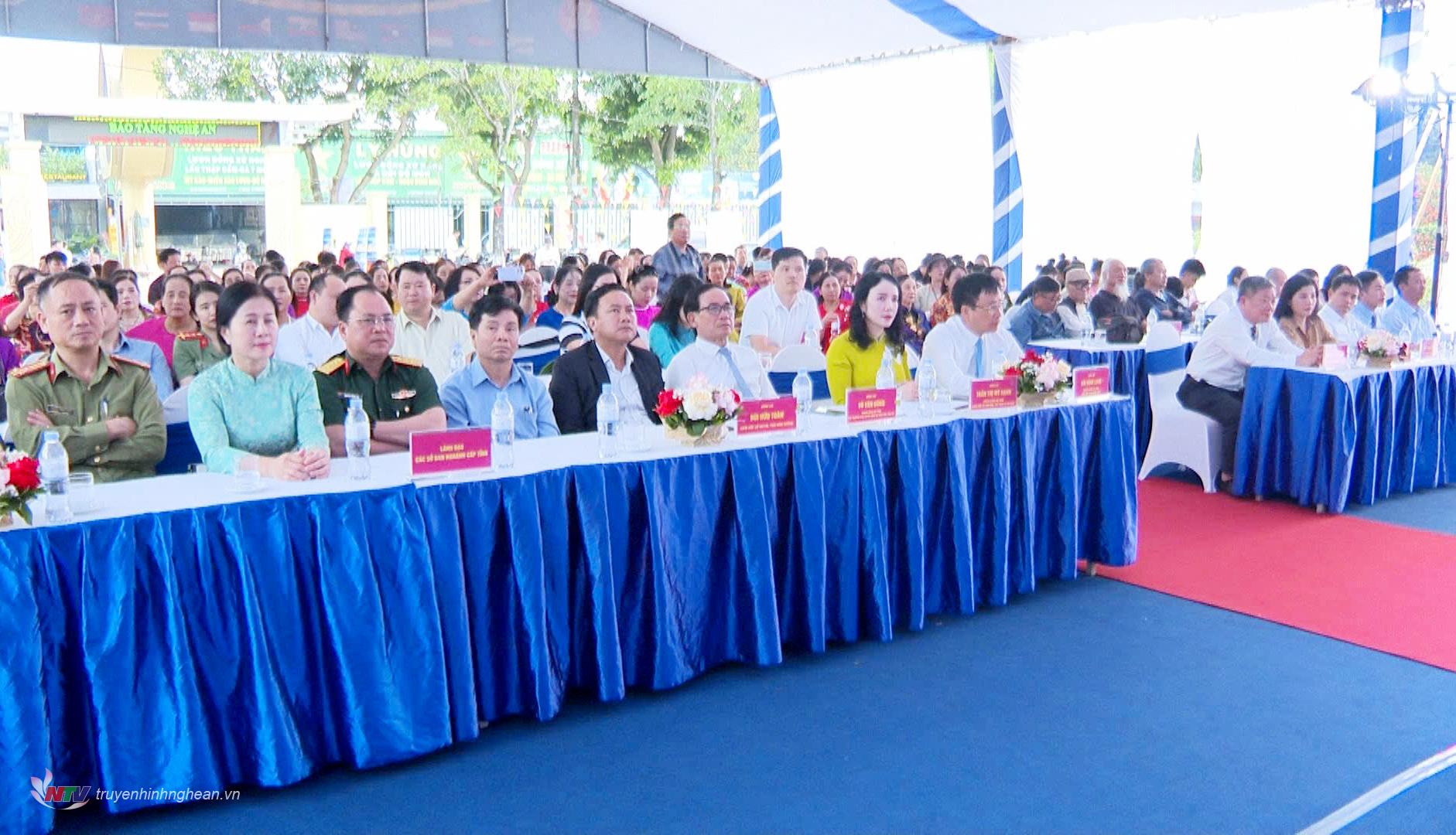 Các đại biểu dự lễ Xổ Số PG 88.