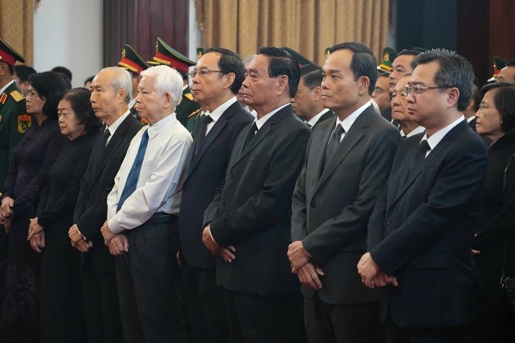 Nguyên lãnh đạo Đảng, Nhà nước, Ủy ban Mặt trận Tổ quốc Việt Nam và đoàn Thành ủy - HĐND - UBND - Ủy ban Mặt trận Tổ quốc Việt Nam TP.Hồ Chí Minh tại lễ truy điệu.