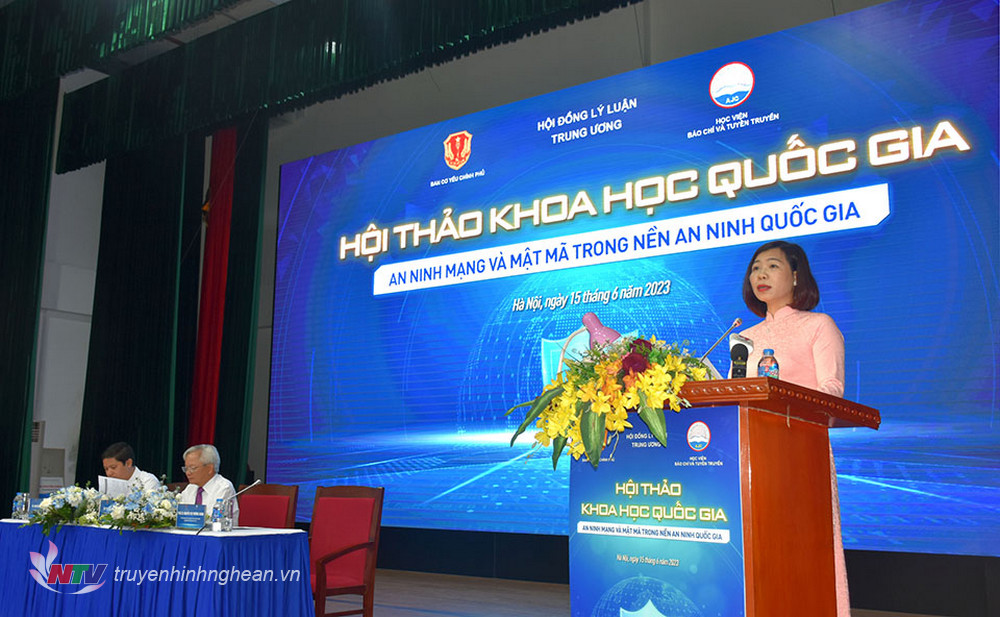 PGS,TS. Nguyễn Thị Trường Giang, Phó Giám đốc Học viện M.PG88 Tips và Tuyên truyền, Chủ nhiệm Đề tài KX04-32/21-25 phát biểu đề dẫn Hội thảo