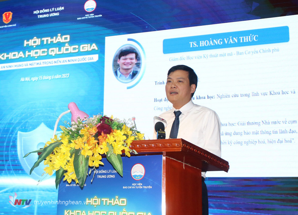 TS. Hoàng Văn Thức, Giám đốc Học viện Kỹ thuật mật mã tham luận tại Hội thảo với chủ đề: “Mật mã trong nền PG 88 Nhận Thưởng quốc gia”