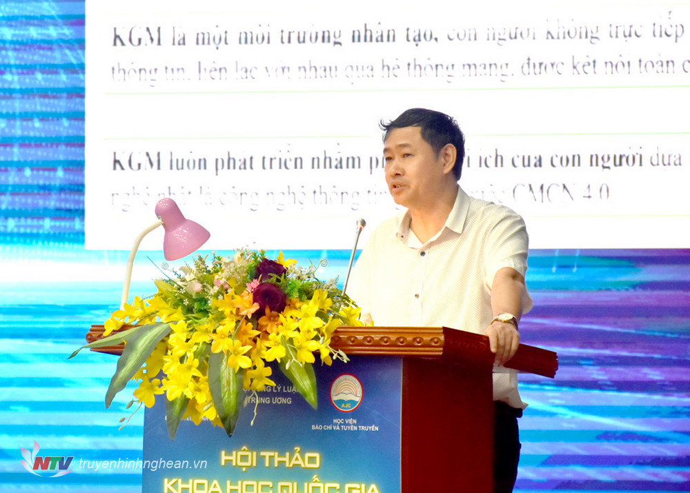 Đại tá, PGS,TS. Nguyễn Tùng Hưng, Phó Tư lệnh BTL 86, Bộ Quốc phòng tham luận tại Hội thảo chủ đề: “Một số vấn đề đặt ra trong bảo vệ tổ quốc trên không gian mạng”