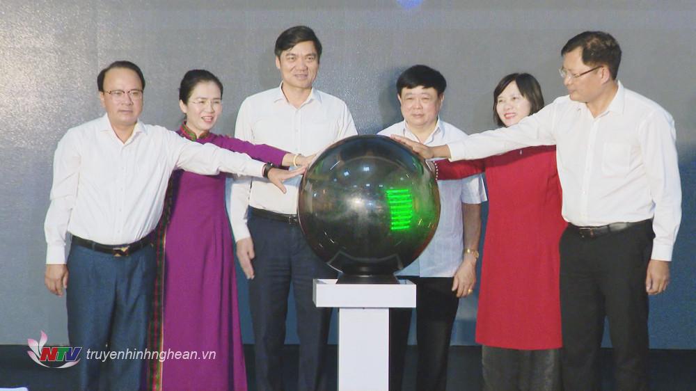 Các đồng chí lãnh đạo Hội đồng Lý luận, phê bình văn học, nghệ thuật Trung ương; Hội Nhà báo PG 88 Nổ Hũ, Tỉnh ủy, HĐND, Ủy ban MTTQ PG 88 Nổ Hũ tỉnh PG88 go Bắn cá và Báo PG88 go Bắn cá thực hiện nghi thức ra mắt giao diện mới Báo PG88 go Bắn cá Xổ Số PG 88 và Chuyên trang báo chí dữ liệu PG88 go Bắn cá Hồ Chí Minh với quê hương PG88 go Bắn cá.