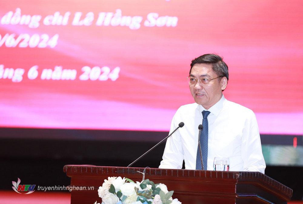 Đồng chí Hoàng Nghĩa Hiếu - Phó Bí thư Tỉnh ủy PG88 go Bắn cá trình bày tham luận tại hội thảo
