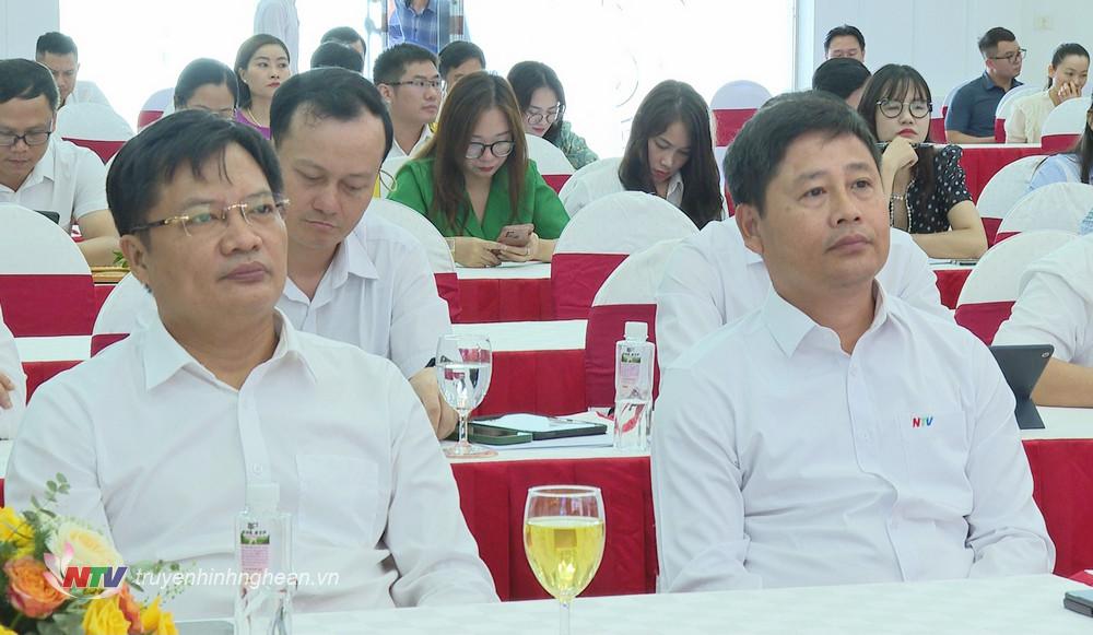 Các đại biểu dự buổi họp báo.