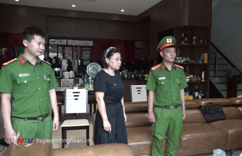 Bị can Nguyễn Thị Lam bị khởi tố về tội “Lợi dụng chức vụ, quyền hạn trong khi thi hành công vụ”.