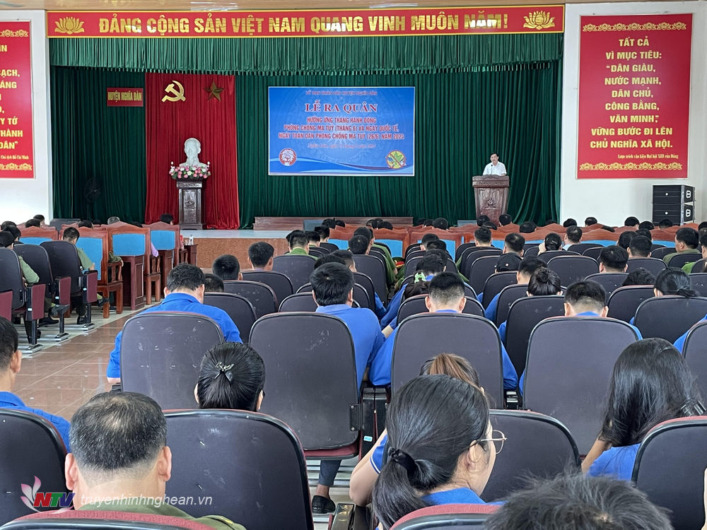 Quang cảnh lễ ra quân.