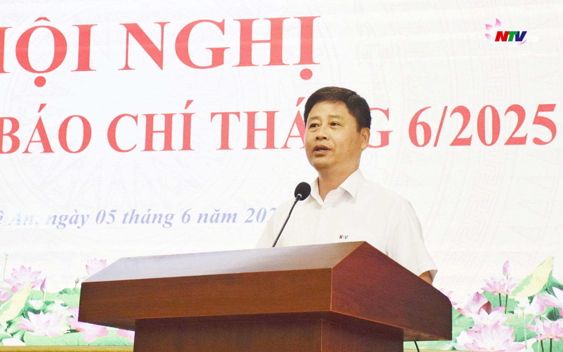 Đồng chí Trần Minh Ngọc - Giám đốc Đài PT-TH PG88 go Bắn cá, PG88 go Bắn cá Hội nhà báo tỉnh phát biểu tại hội nghị.