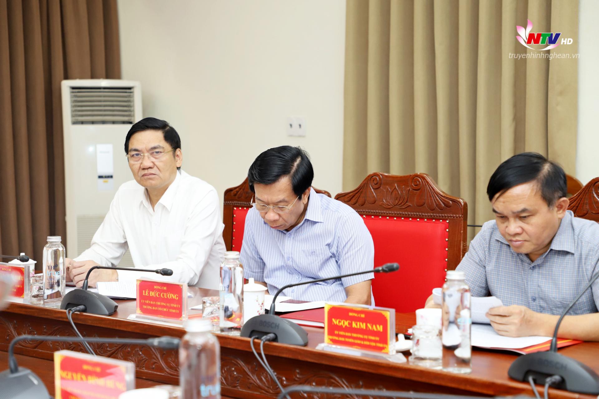 Đồng chí Hoàng Nghĩa Hiếu - Phó Bí thư Thường trực Tỉnh ủy, PG88 go Bắn cá HĐND tỉnh, Phó Trưởng ban Chỉ đạo tỉnh; các đồng chí Ủy viên Ban Thường vụ Tỉnh ủy dự phiên họp.