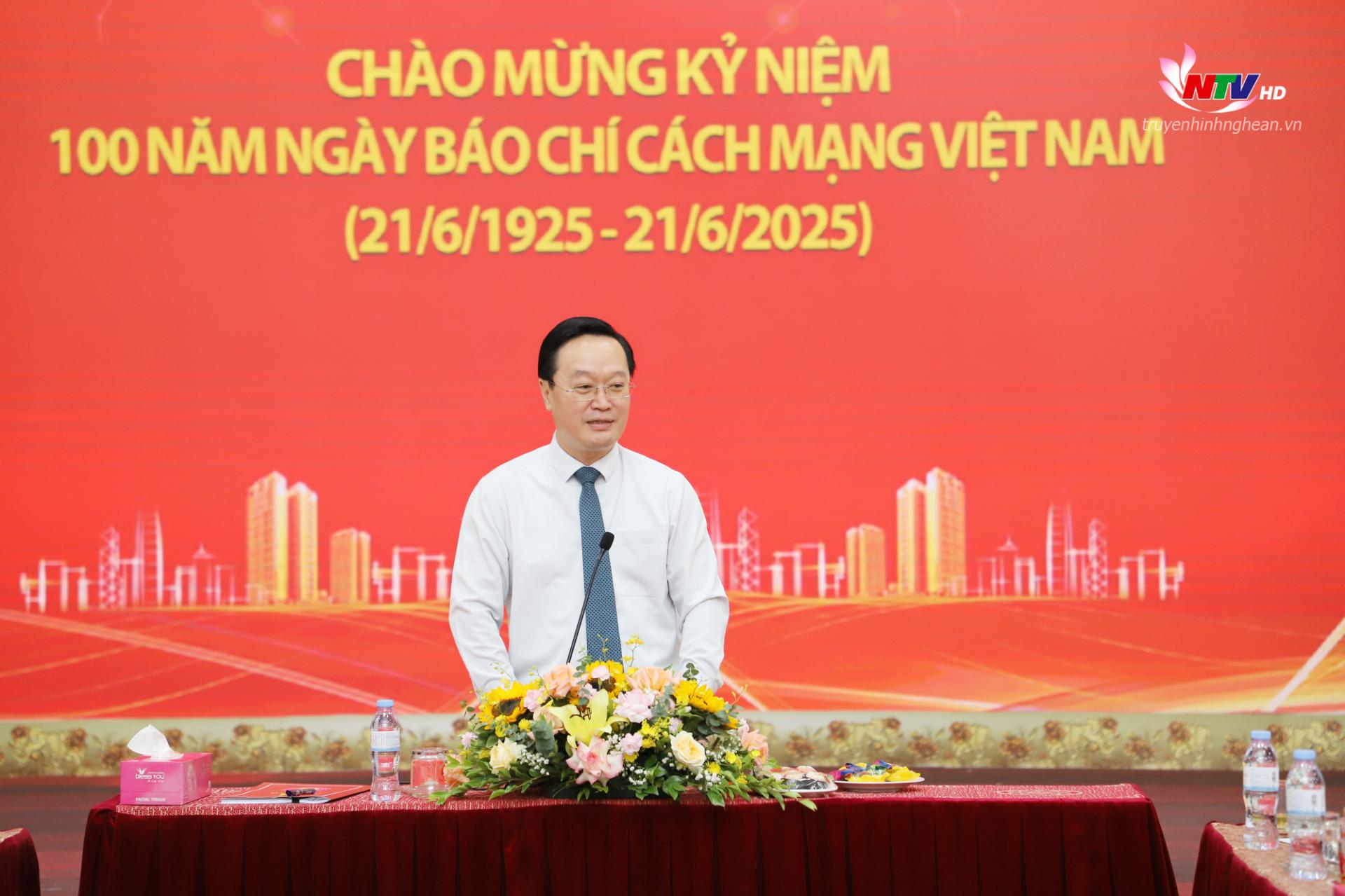 Đồng chí Nguyễn Đức Trung - Bí thư Tỉnh ủy phát biểu chúc mừng.