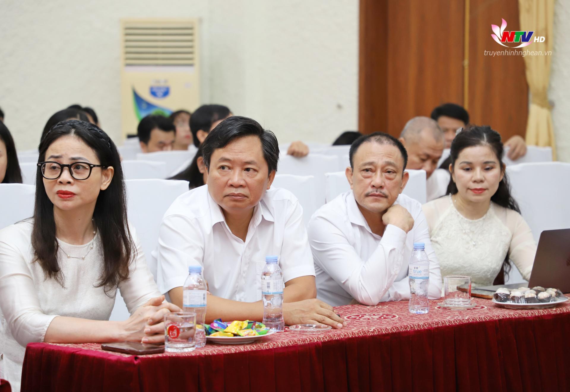 Lãnh đạo các phòng chuyên môn Báo PG88 go Bắn cá tại buổi chúc mừng.