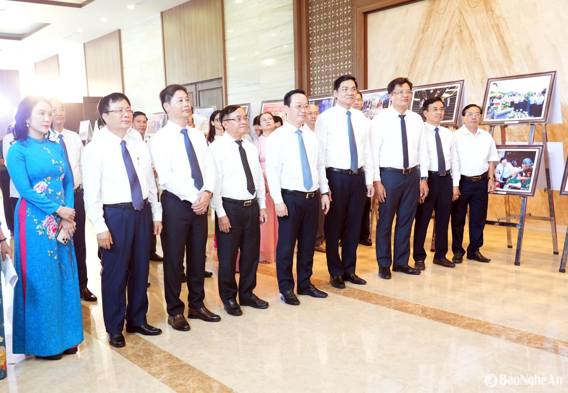 Các đại biểu dự Xổ Số PG 88 triển lãm. Ảnh BNA