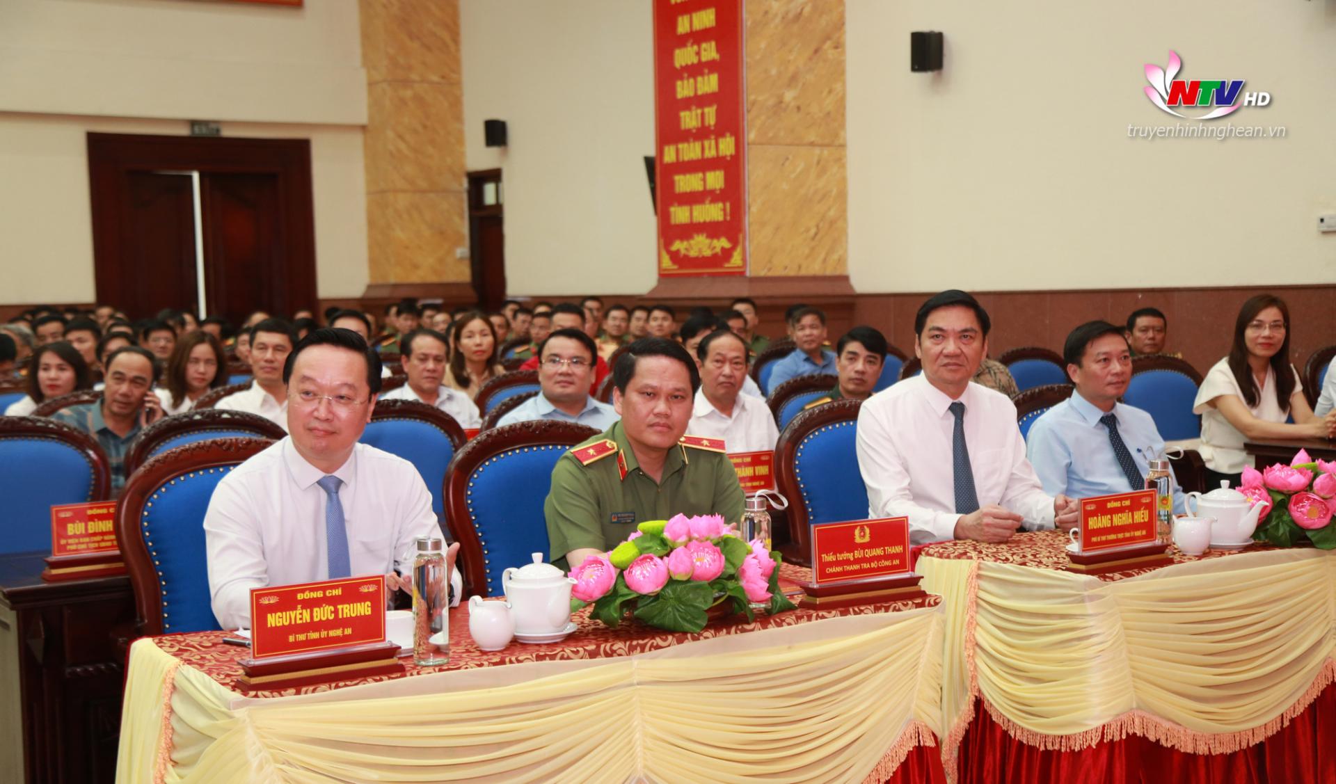 Các đồng chí lãnh đạo tỉnh PG88 go Bắn cá, Công an tỉnh PG88 go Bắn cá tham dự buổi lễ.