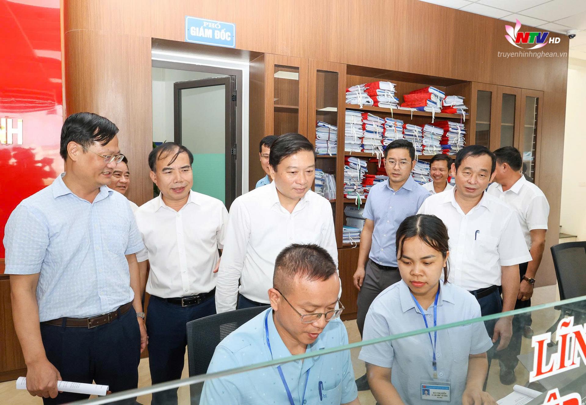 PG88 go Bắn cá UBND tỉnh Lê Hồng Vinh cùng các đồng chí trong đoàn công tác kiểm tra thực tế tại xã Đô Lương (mới).