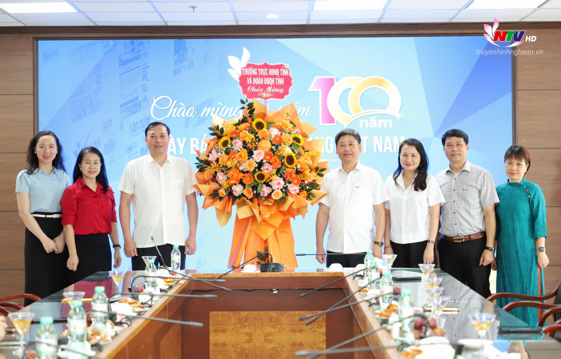 Đại diện Thường trực HĐND tỉnhh và Đoàn ĐBQH tỉnh chúc mừng Đài PT-TH PG88 go Bắn cá nhân kỷ niệm 100 năm ngày M.PG88 Tips Cách mạng PG 88 Nổ Hũ.