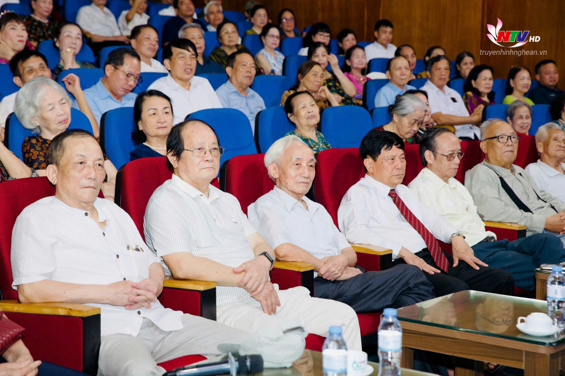 Các thế hệ cán bộ, viên chức, người lao động Đài PT-TH PG88 go Bắn cá tham dự buổi gặp mặt