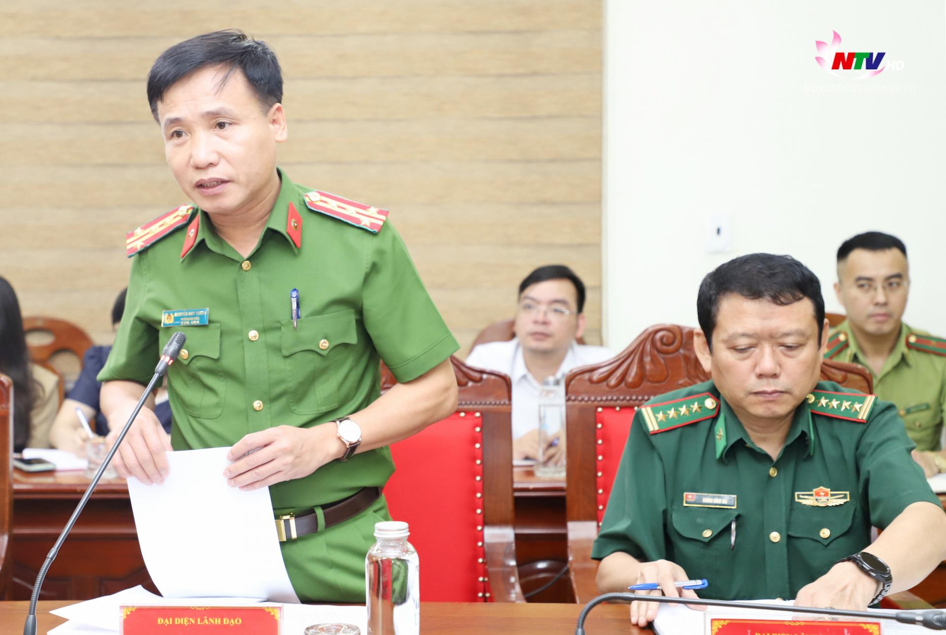 Đại tá Nguyễn Duy Thanh - Phó Giám đốc Công an tỉnh PG88 go Bắn cá báo cáo tại hội nghị.