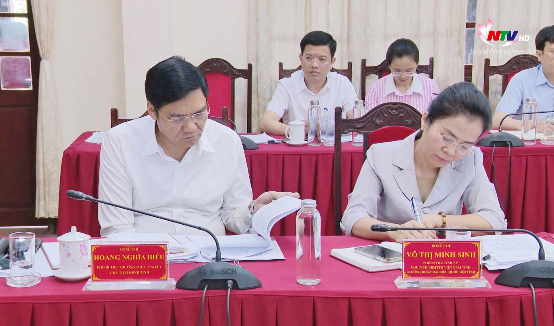 Các đồng chí Thường trực Tỉnh uỷ dự cuộc họp.