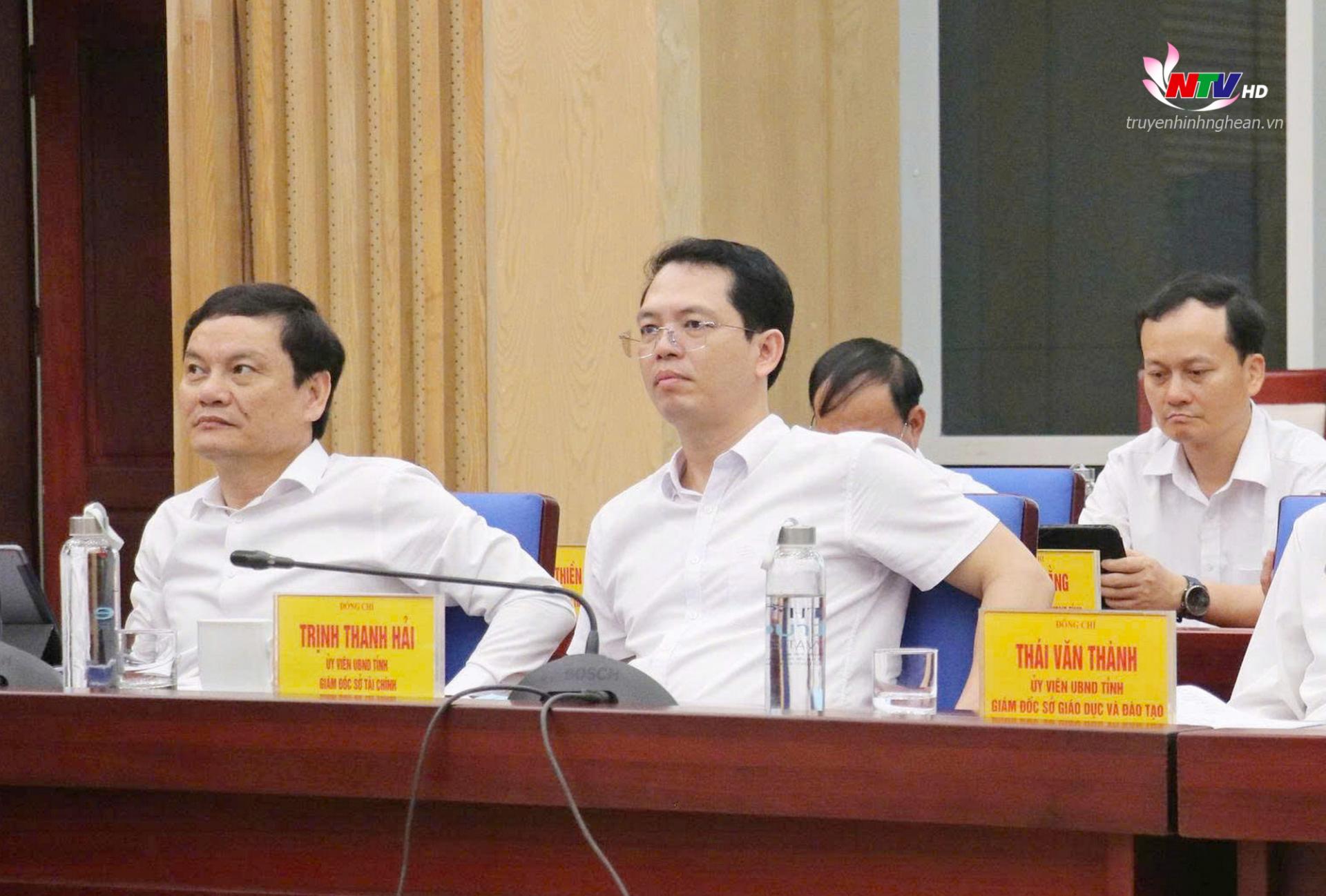 Lãnh đạo các Sở, ban ngành dự phiên họp.