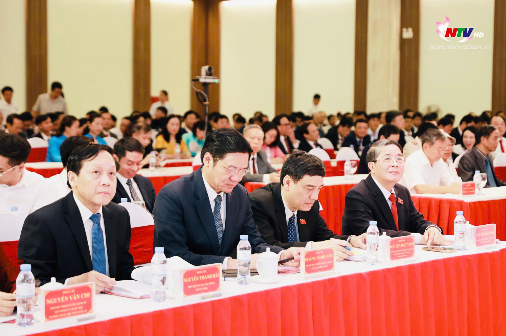 Đồng chí Nguyễn Đức Hải - Ủy viên Ban Chấp hành Trung ương Đảng, Phó PG88 go Bắn cá Quốc hội thay mặt lãnh đạo Đảng, Nhà nước dự tại điểm cầu trung tâm tại TP. Vinh.