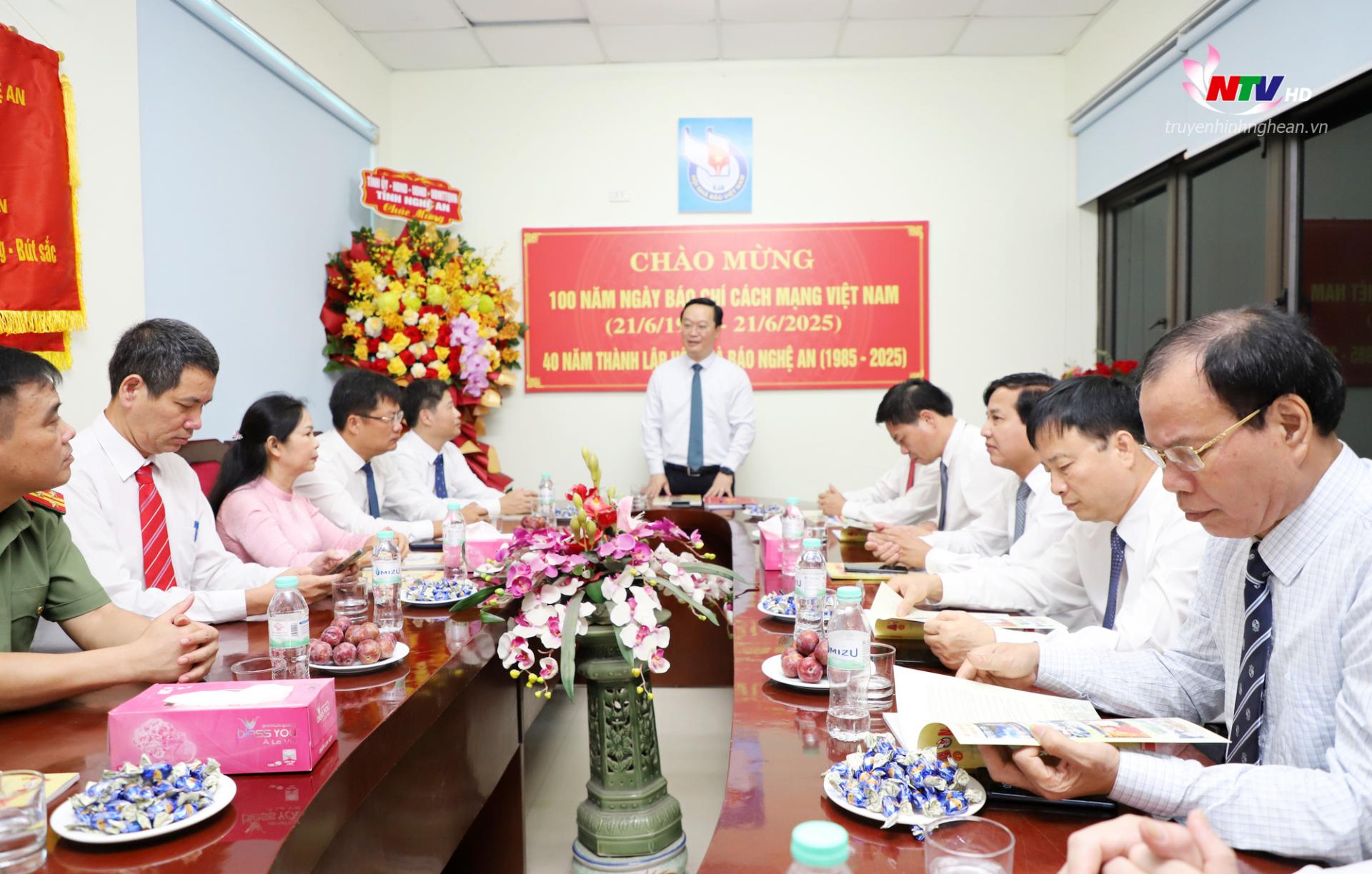 Bí thư Tỉnh uỷ Nguyễn Đức Trung cùng đoàn công tác của Tỉnh uỷ, HĐND, UBND, UBMTTQ tỉnh đến thăm, chúc mừng Hội Nhà báo tỉnh nhân kỷ niệm 100 năm ngày M.PG88 Tips Cách mạng PG 88 Nổ Hũ.