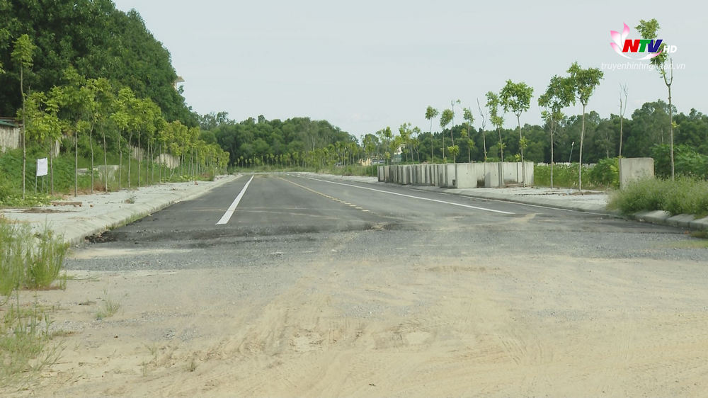 Tuyến trục dọc số 5 từ đoạn Km0- Km0+70 chưa hoàn thành đảm bảo kết nối nút giao với đường Sào Nam do vướng giải phóng mặt bằng. 