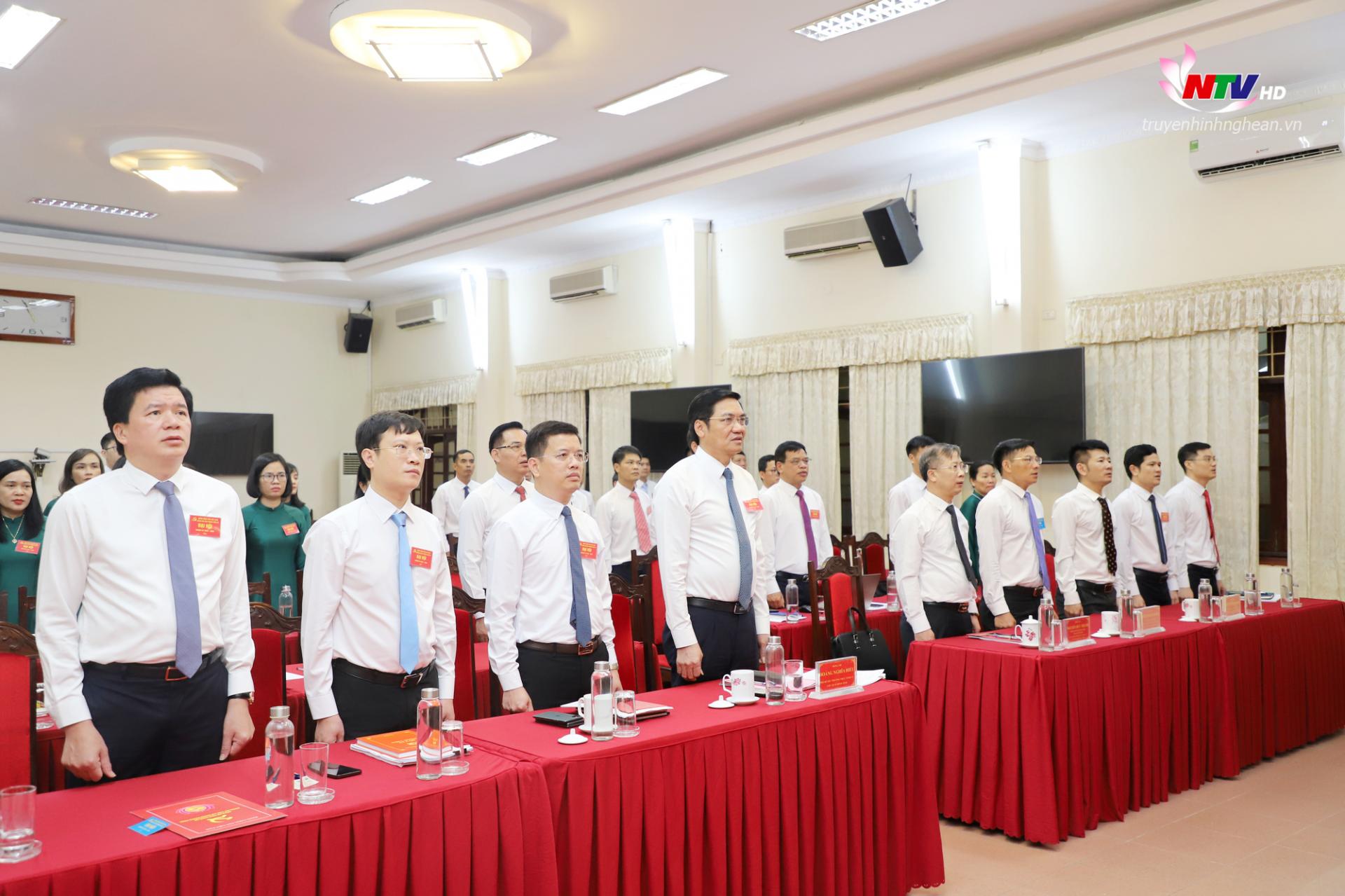Các đại biểu thực hiện nghi thức chào cờ tại PG88 go Nạp Rút Tiền.