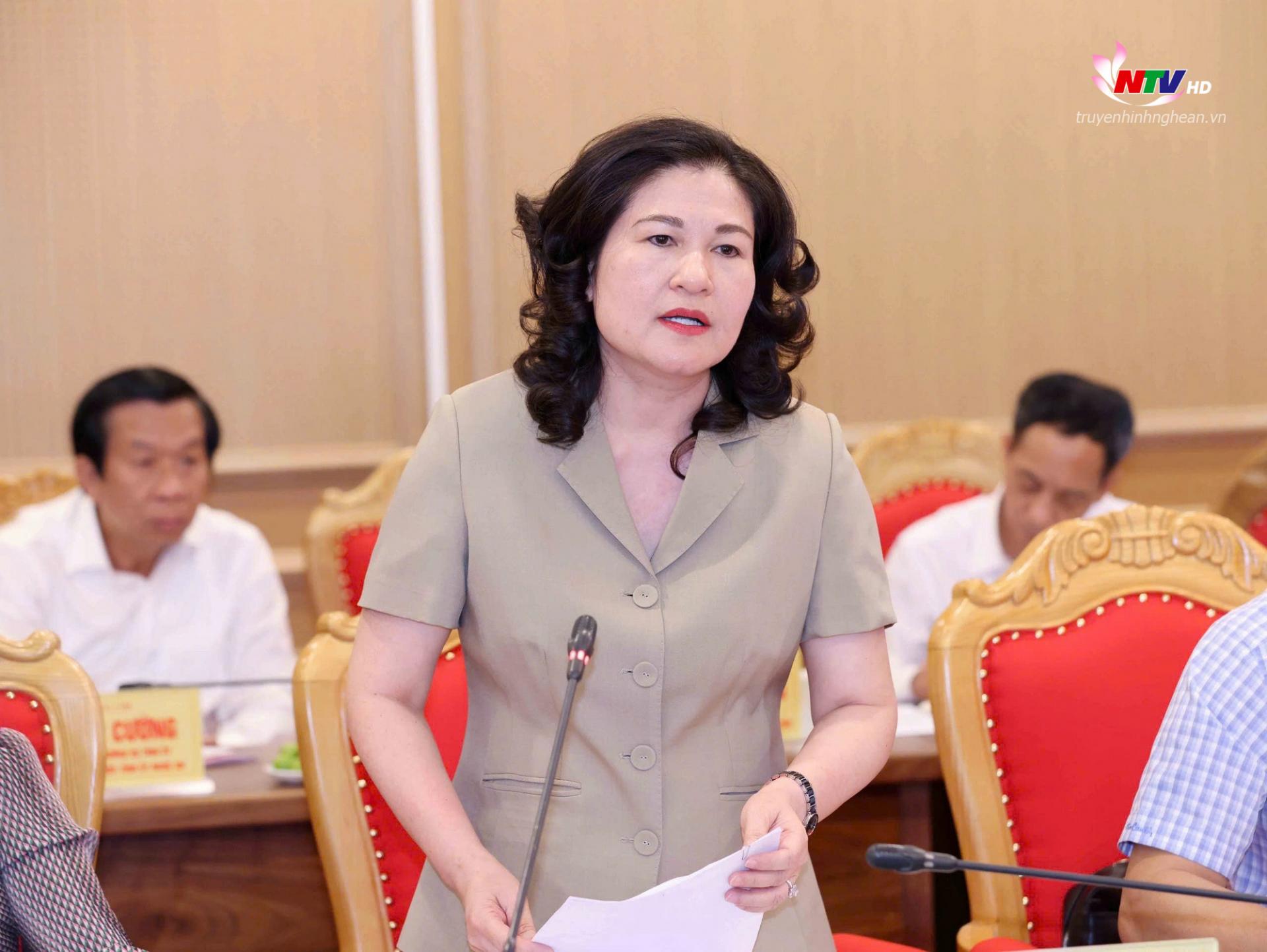 Đồng chí Nguyễn Thị Hà - PG88 link Nổhũ Bộ Nội vụ phát biểu tại buổi làm việc.
