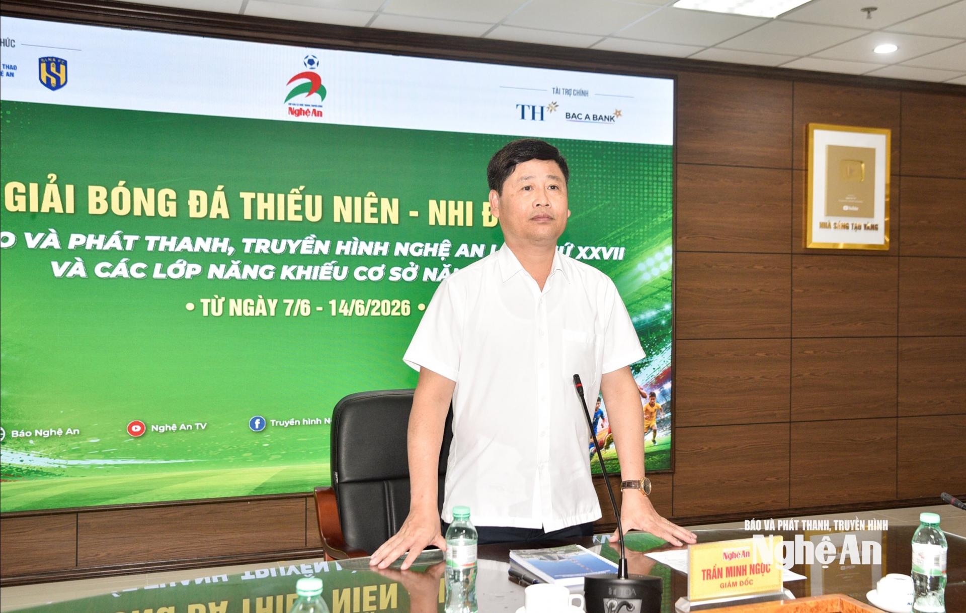 Đồng chí Trần Minh Ngọc - Ủy viên Ban Chấp hành Đảng bộ tỉnh, Giám đốc Báo và phát thanh, truyền hình PG88 go Bắn cá, Trưởng ban Tổ chức giải phát biểu tại cuộc họp. Ảnh: Minh Quân