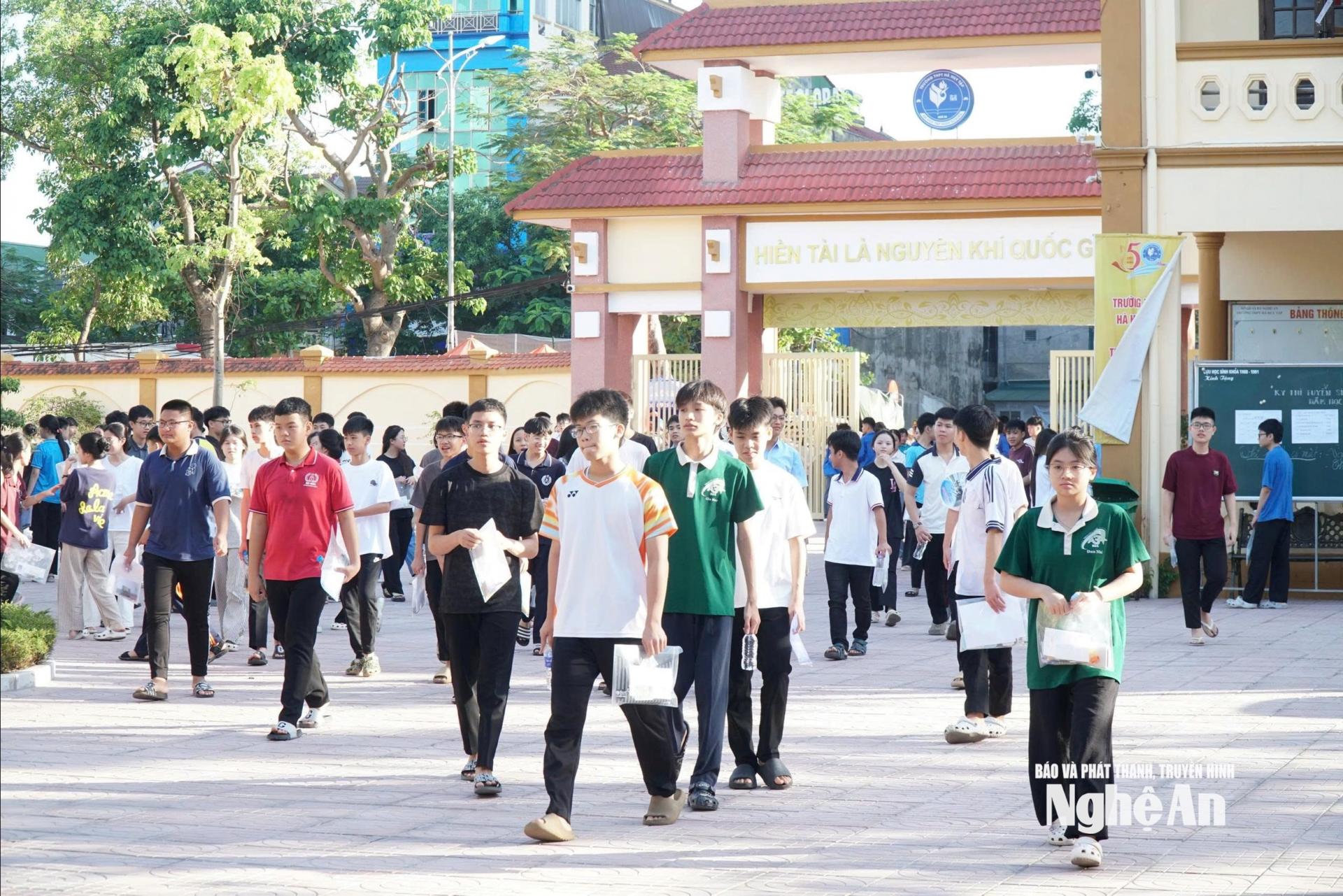 Năm nay, điểm thi vào lớp 10 ở PG88 go Bắn cá cao hơn các năm trước, trong đó có nhiều em trên 29 điểm. Ảnh: Mỹ Hà