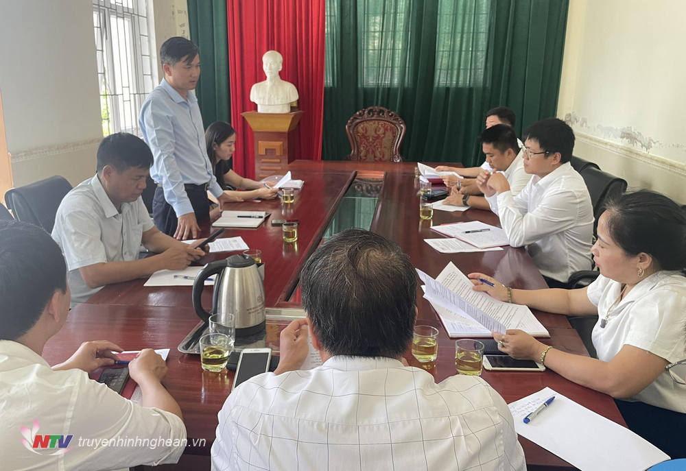 Toàn cảnh buổi làm việc.