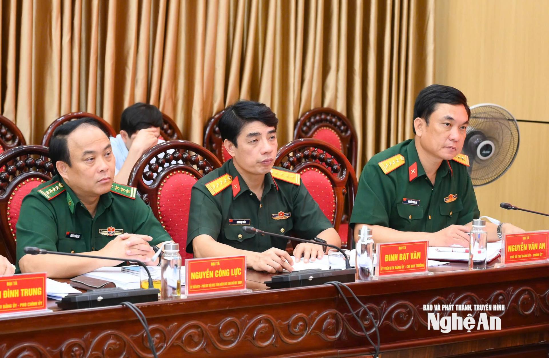 Lãnh đạo Bộ Chỉ huy quân sự tỉnh dự cuộc làm việc. Ảnh: Thành Cường