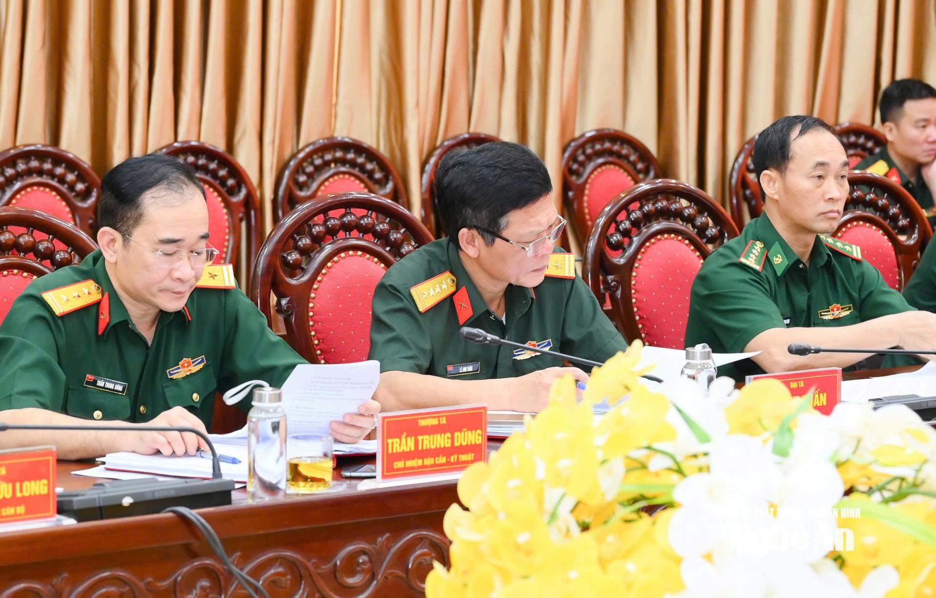 Các đại biểu tham dự duyệt đại hội Bộ Chỉ huy quân sự tỉnh. Ảnh: Thành Cường