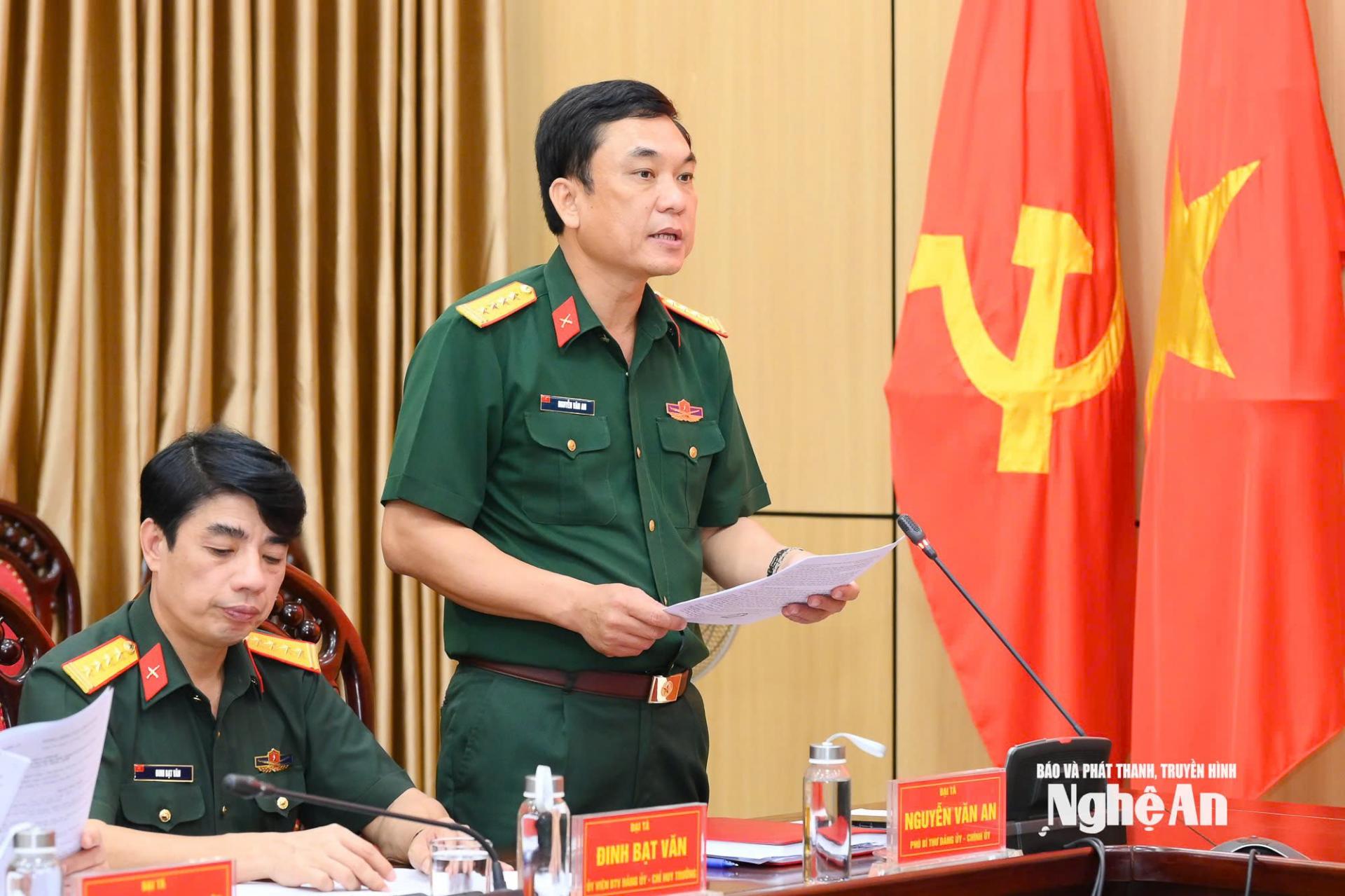 Đại tá Nguyễn Văn An - Phó Bí thư Đảng ủy, Chính ủy Bộ Chỉ huy Quân sự tỉnh báo cáo công tác chuẩn bị PG88 go Nạp Rút Tiền PG88 link Code Đảng bộ Quân sự tỉnh lần thứ XIV, nhiệm kỳ 2025 - 2030. Ảnh: Thành Cường