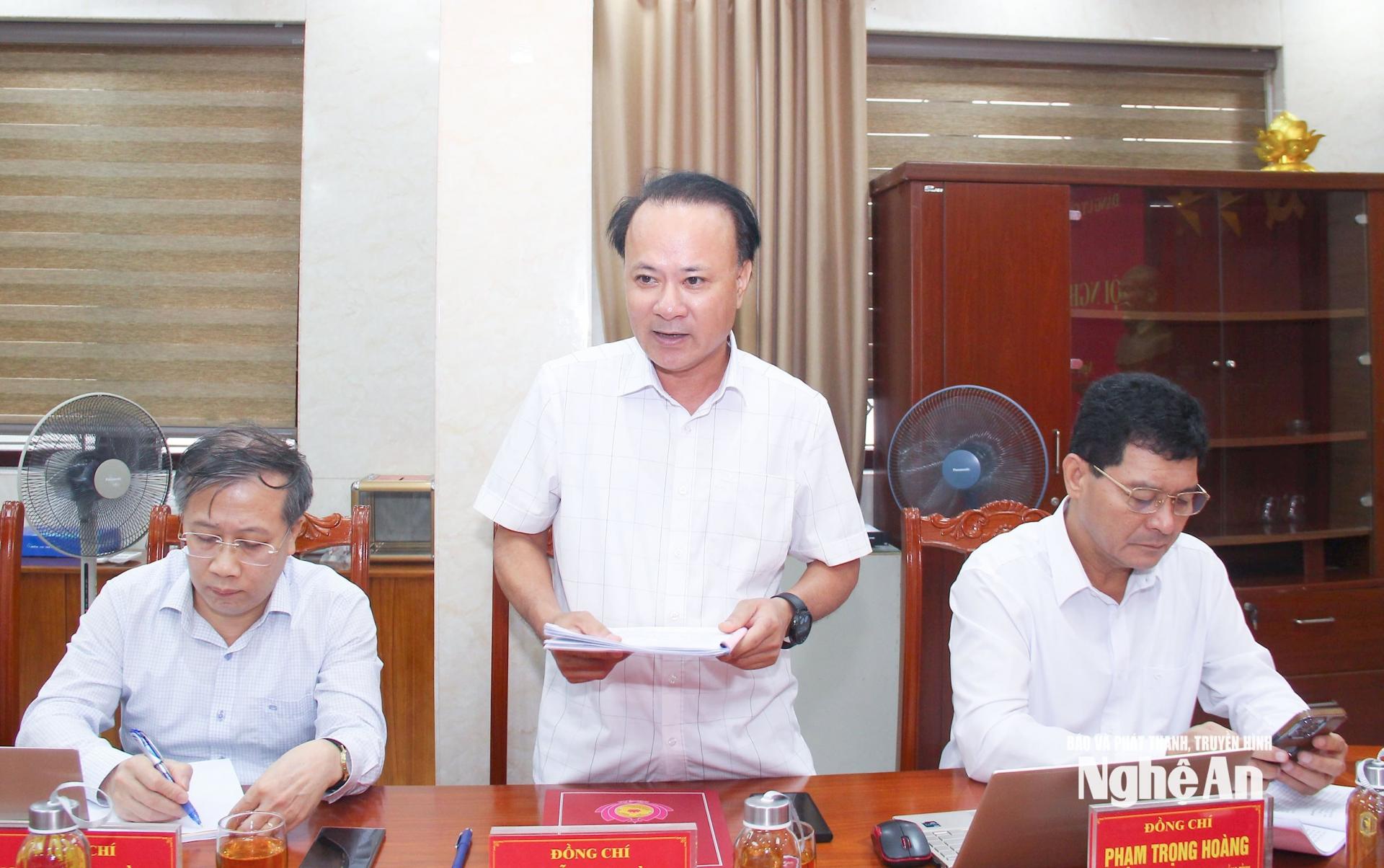 Đồng chí Nguyễn Nam Đình – Uỷ viên Ban Thường vụ Tỉnh uỷ, Phó PG88 go Bắn cá Thường trực HĐND tỉnh, Uỷ viên Ban Thường vụ Đảng uỷ các cơ quan Đảng tỉnh góp ý về tiêu đề đại hội và đề nghị cập nhật các thông tin về tên đơn vị hành chính mới. Ảnh: Mai Hoa