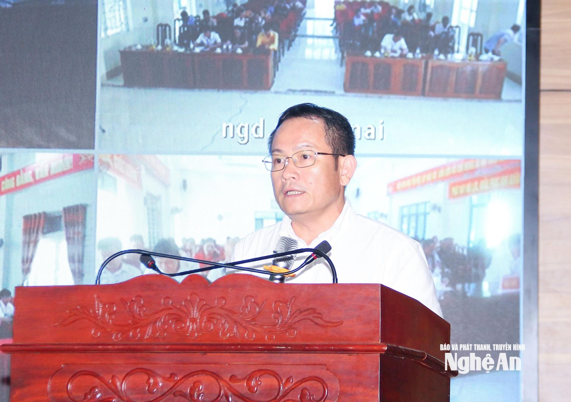 Phó Giám đốc Sở Y tế Nguyễn Hữu Lê giải trình các vấn đề thuộc lĩnh vực ngành quản lý. 