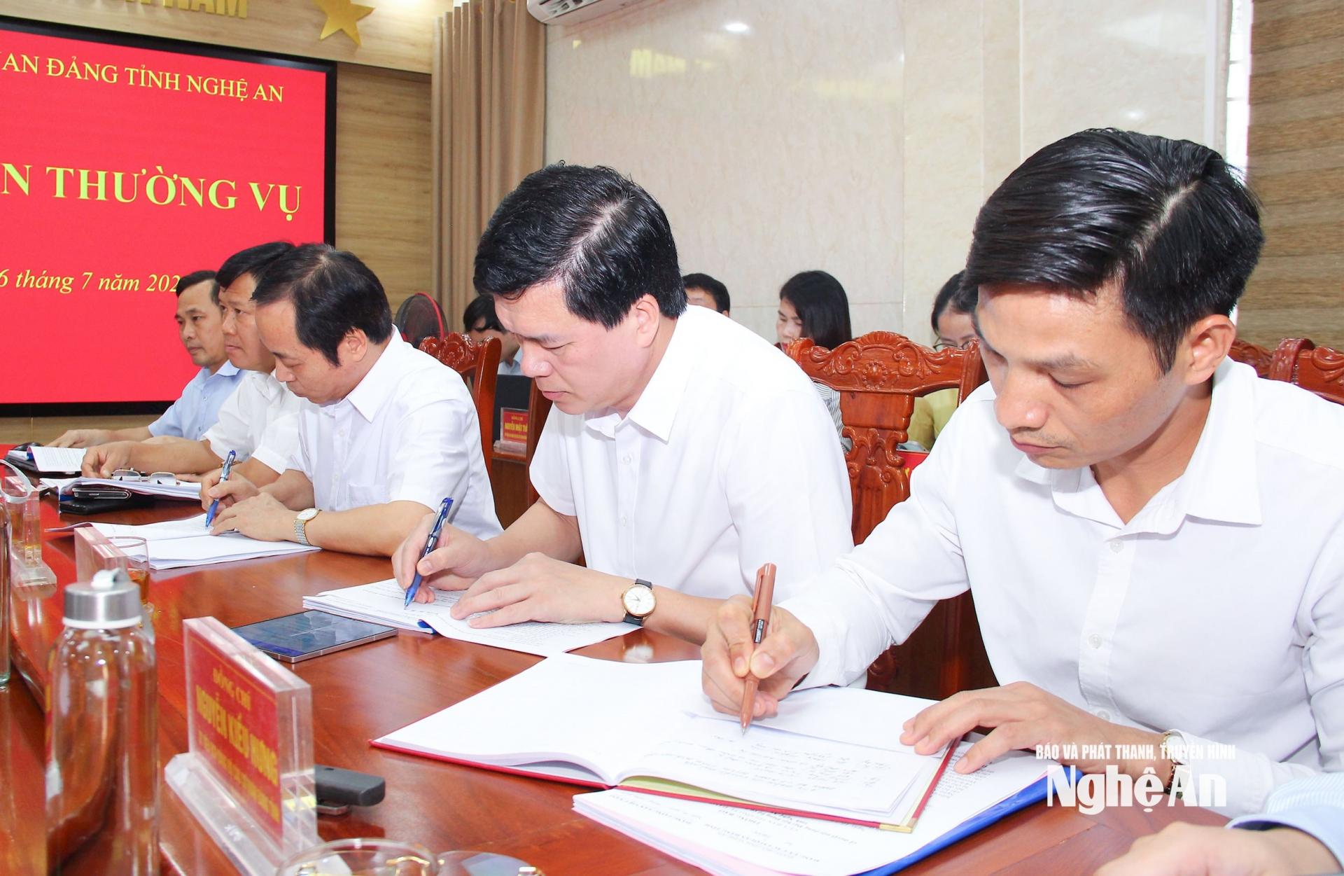 Các đại biểu tham dự cuộc họp. Ảnh: Mai Hoa