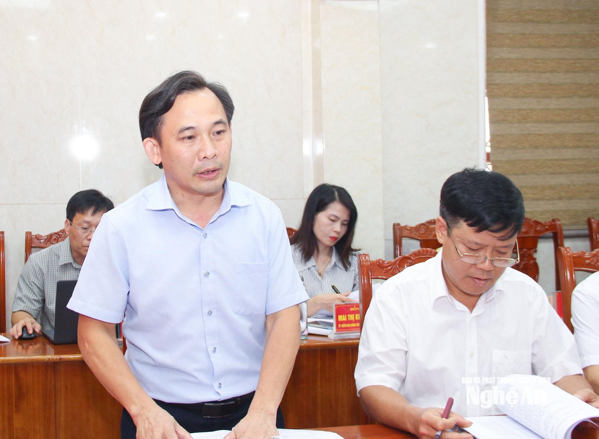 Đồng chí Ngô Đình Viện - Phó Bí thư Đảng uỷ các cơ quan Đảng tỉnh góp ý về một số chỉ tiêu xây dựng Đảng. Ảnh: Mai Hoa