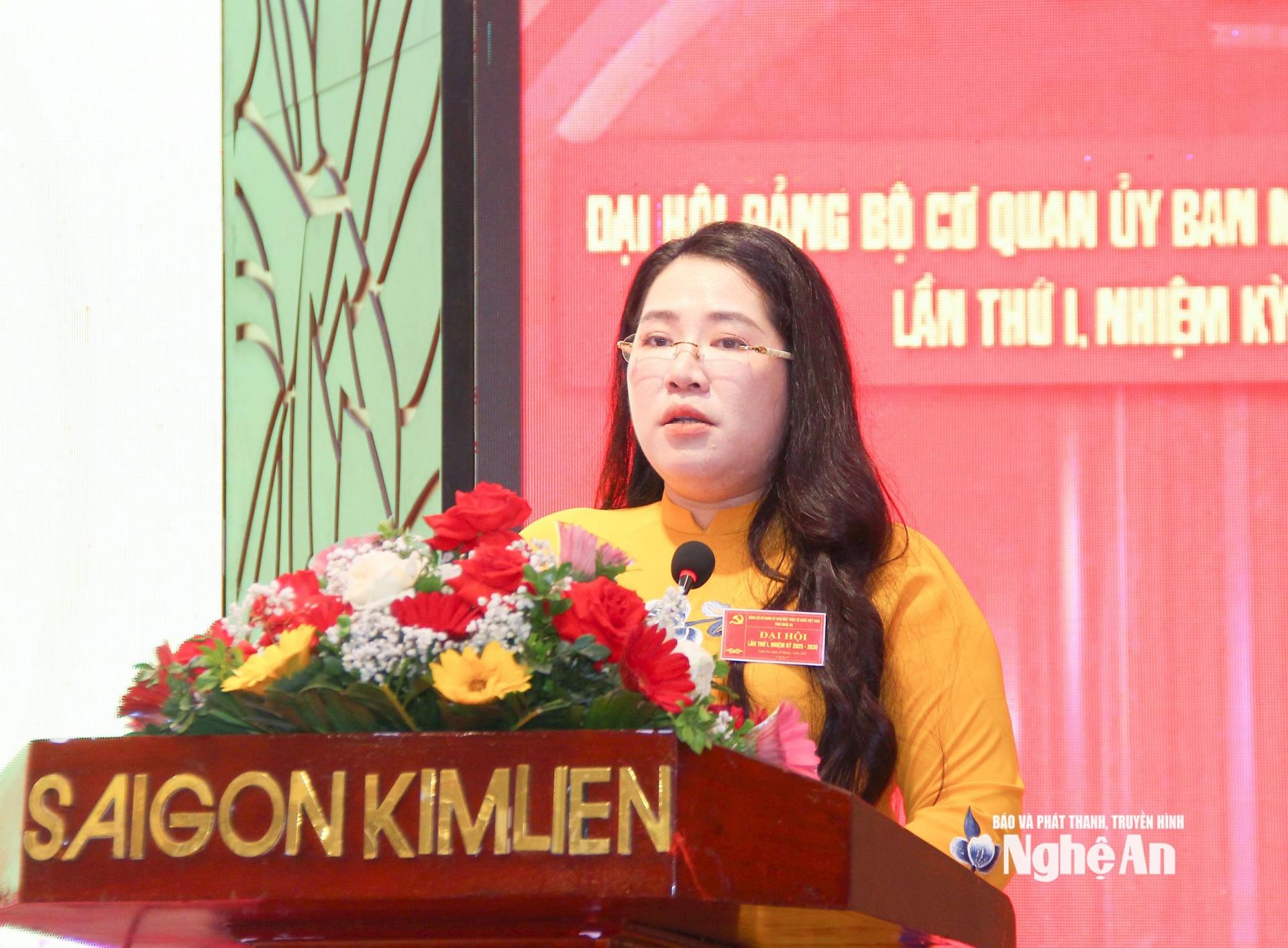 Đồng chí Nguyễn Thị Phương Thúy – Uỷ viên Ban Thường vụ Đảng uỷ, Phó Chủ tịch Ủy ban MTTQ Việt Nam tỉnh, Bí thư Tỉnh đoàn báo cáo tình hình đảng viên tham dự PG88 go Nạp Rút Tiền. Ảnh: Mai Hoa