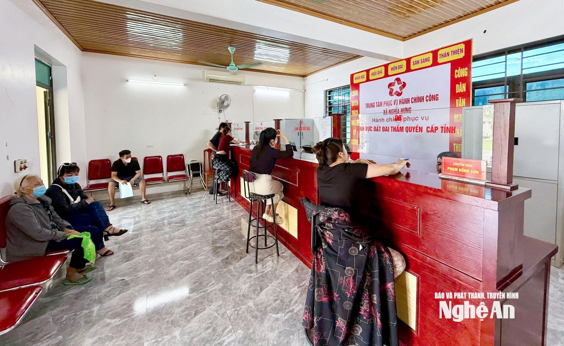 Trung tâm Phục vụ hành chính công xã Nghĩa Hưng. Ảnh: Mai Hoa