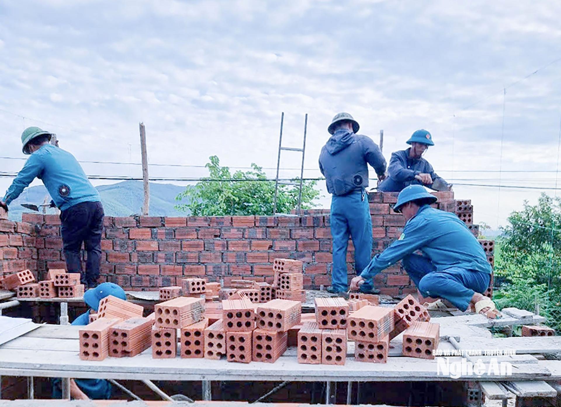 Xã Quang Đồng huy động các lực lượng hỗ trợ hộ có hoàn cảnh đặc biệt khó khăn làm nhà ở.