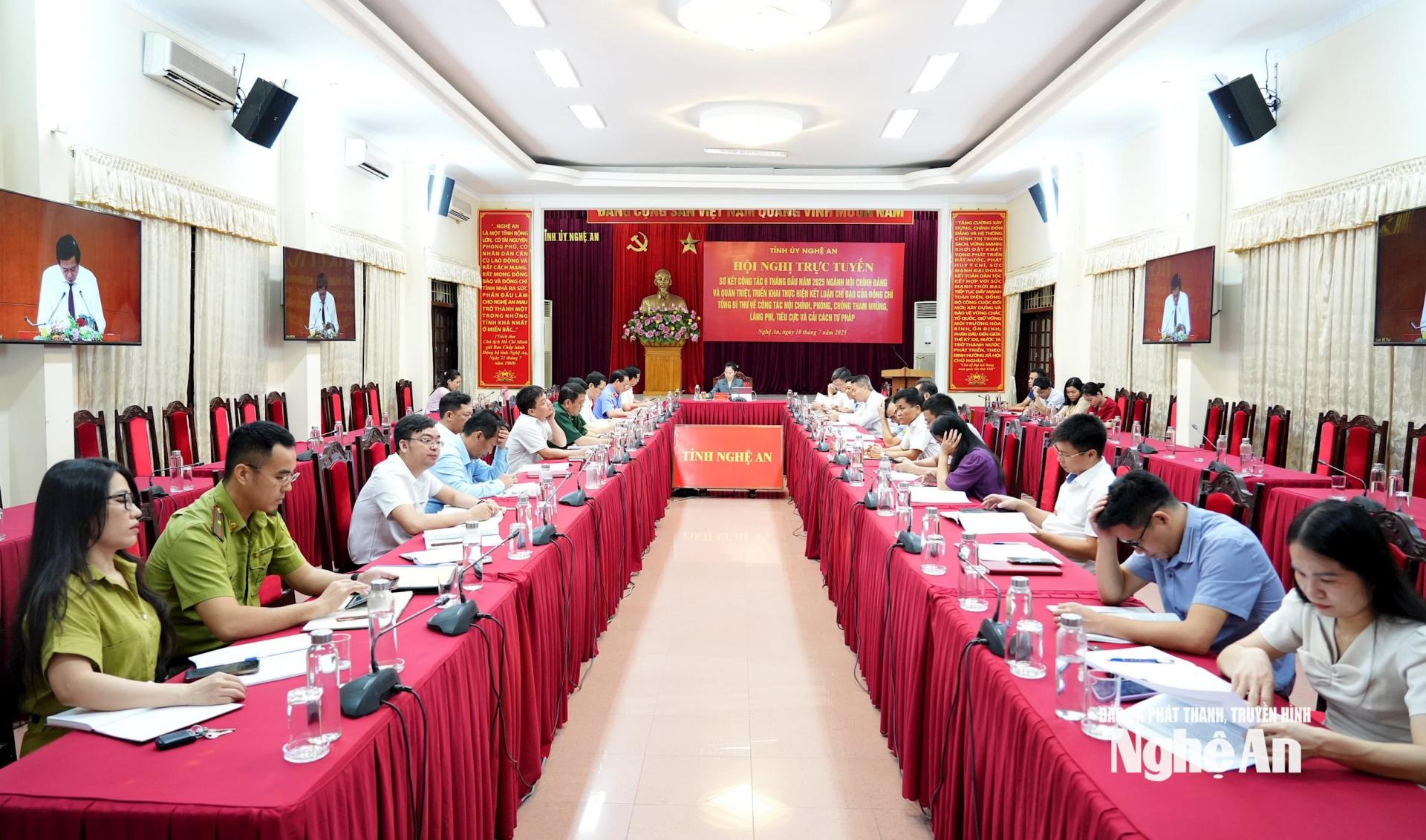 Hội nghị có sự tham gia của đại diện nhiều sở, ban, ngành cấp tỉnh.