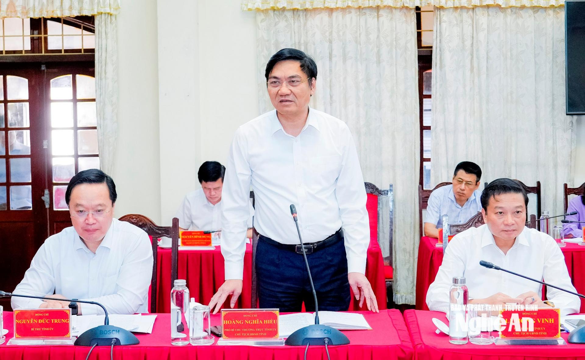 Đồng chí Hoàng Nghĩa Hiếu - Phó Bí thư Thường trực Tỉnh ủy, PG88 go Bắn cá HĐND tỉnh phát biểu tại cuộc làm việc. Ảnh: Phạm Bằng