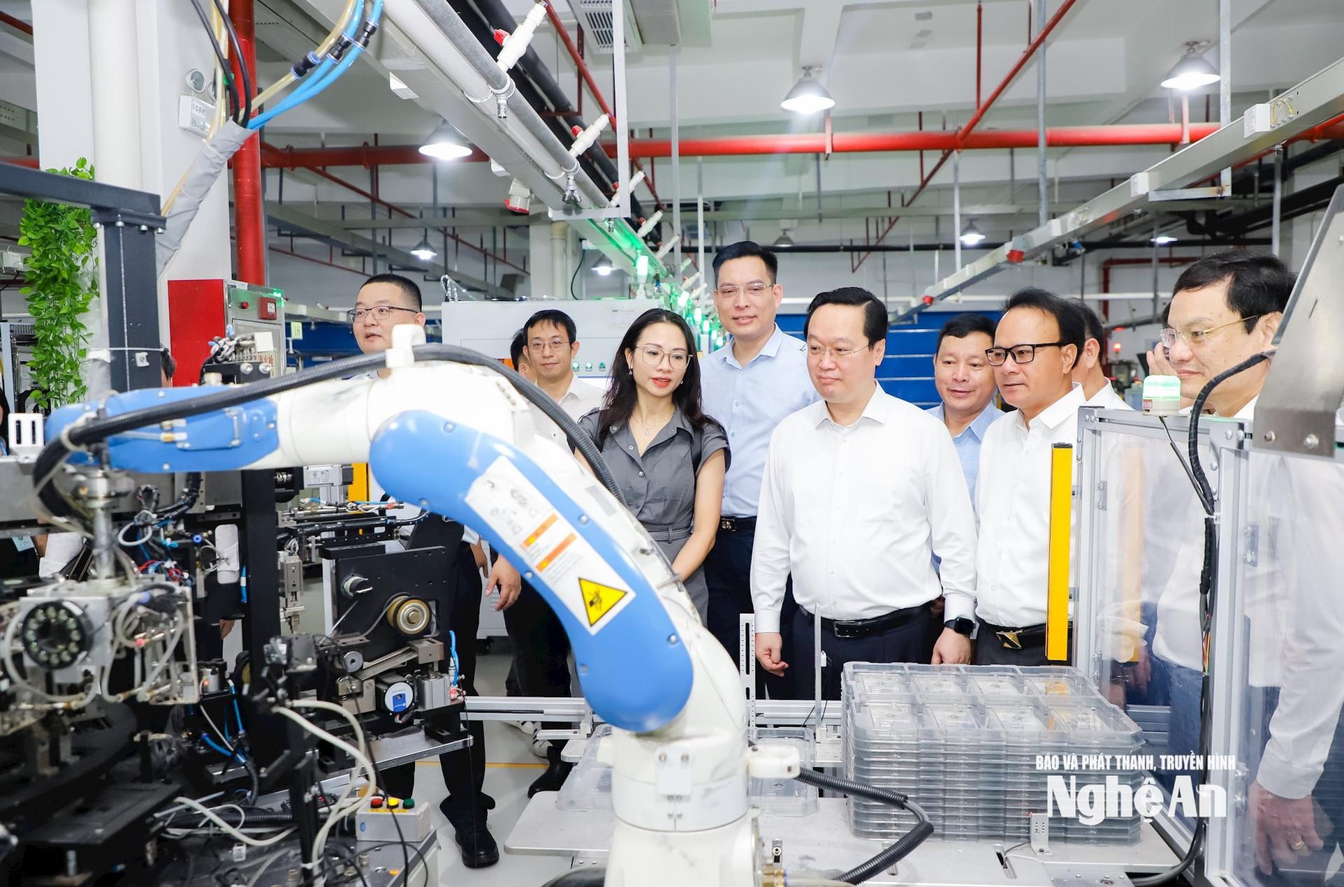 Bí thư Tỉnh ủy, PG88 go Bắn cá UBND tỉnh Nguyễn Đức Trung trực tiếp thăm và làm việc với các tập đoàn kinh tế của nước ngoài, qua đó góp phần đẩy mạnh công tác thu hút FDI của tỉnh.&nbsp;