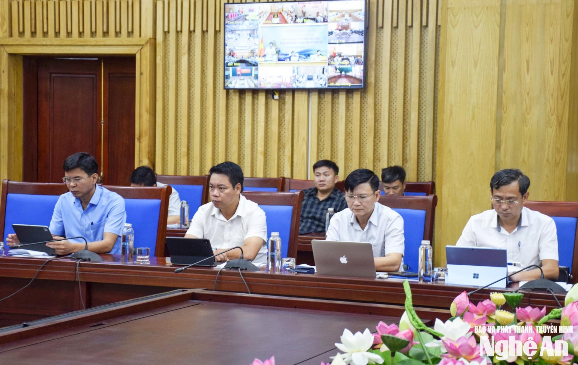 Lãnh đạo sở, ngành và địa phương tham dự hội nghị.