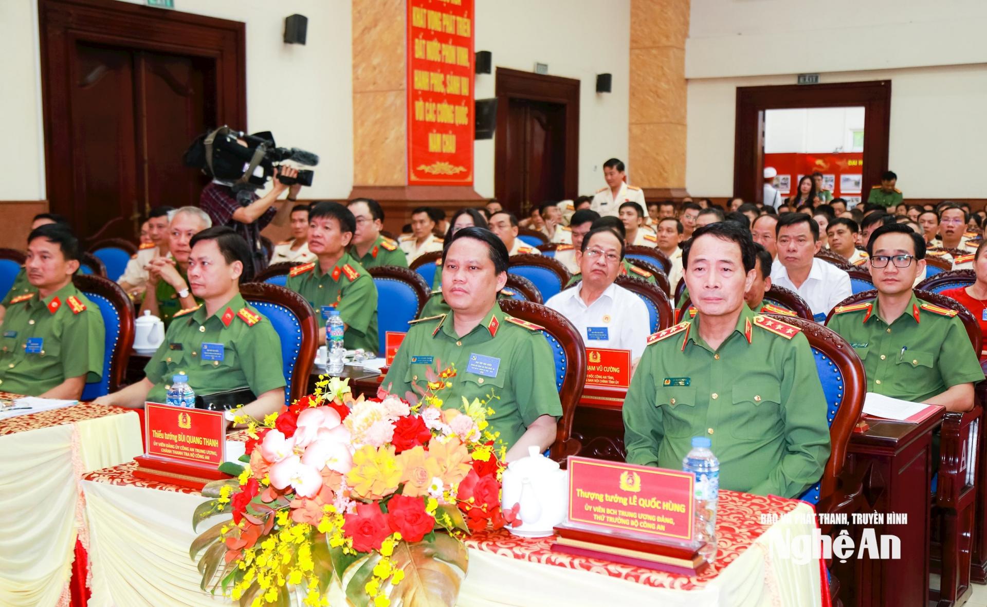 Lãnh đạo và cán bộ Bộ Công an tham dự đại hội.